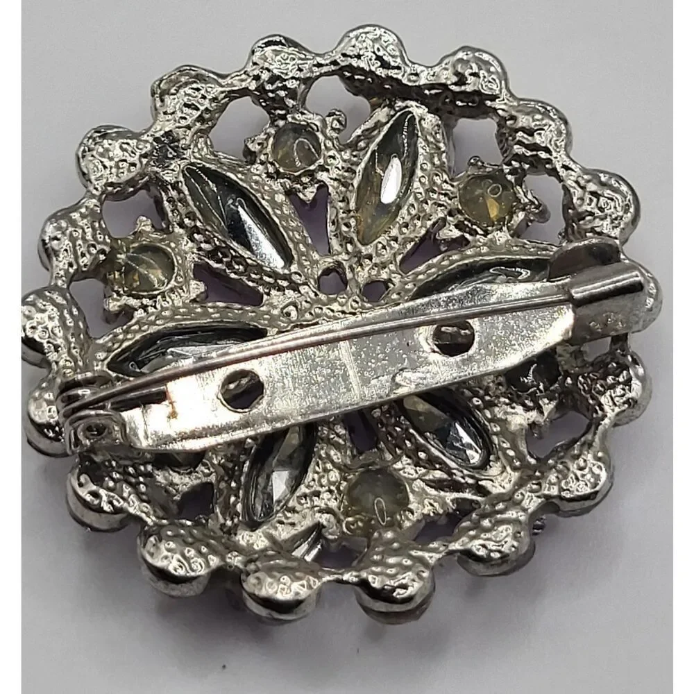 LILAC PURPLE RHINESTONE SILVERTONE CLUSTER DAINTY 1 1/2 INCH BROOCH